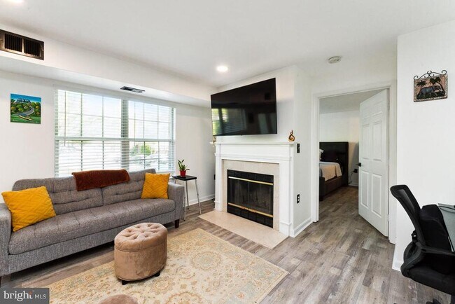 Foto del edificio - 9720 Lake Point Ct