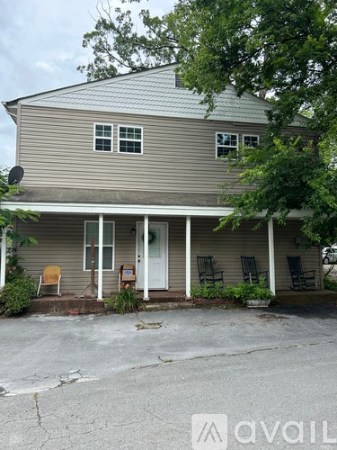 Building Photo - 11323 N Oak St