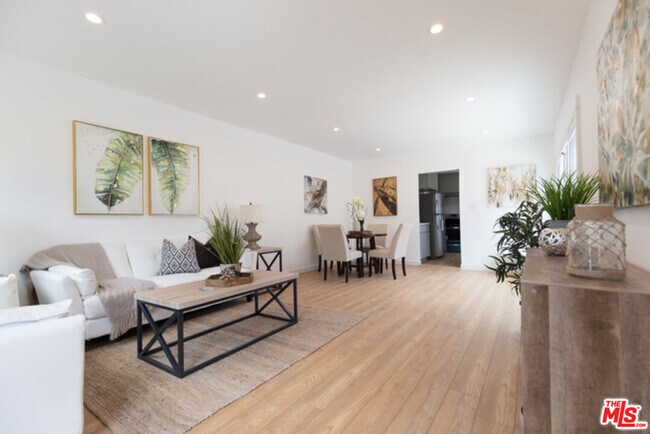 Foto del edificio - 3777 Rosewood Ave