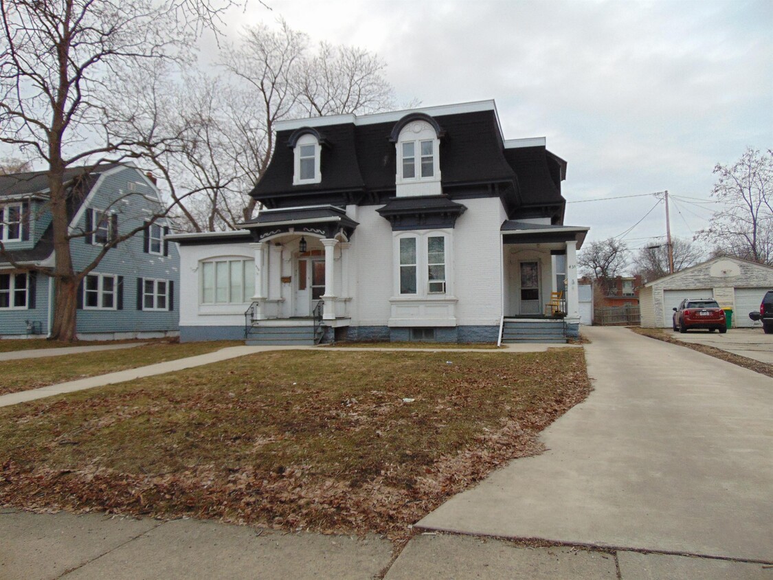Primary Photo - 435 S Van Buren St