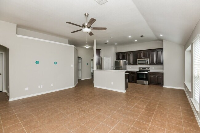 Foto del edificio - 272 Spring Hollow Dr