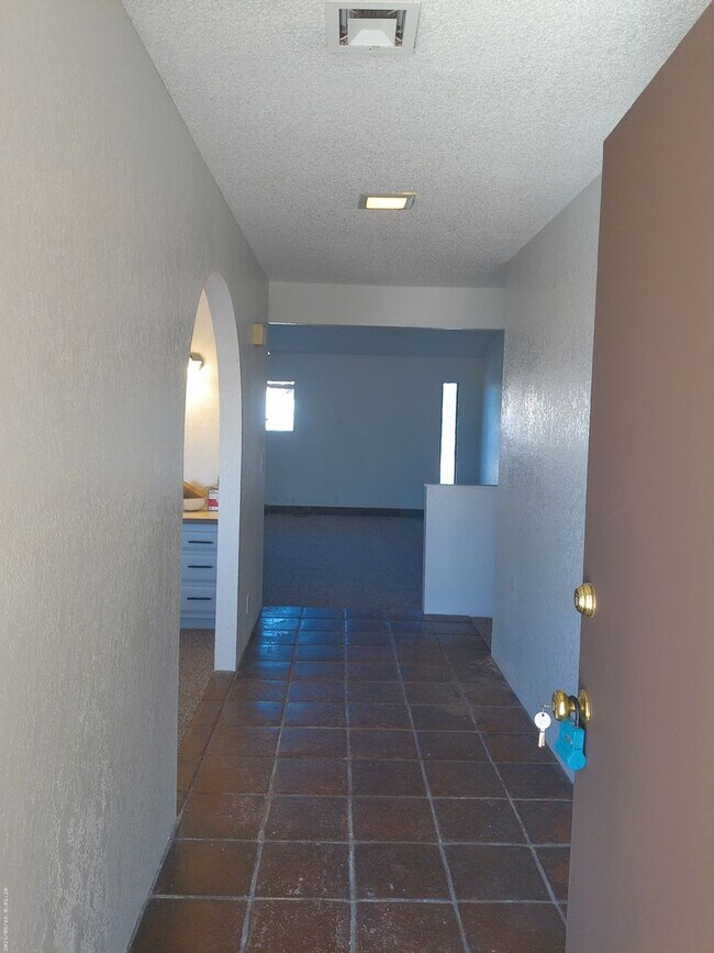 Foto del edificio - Spacious 3 Bedroom, 3 Bathroom Home with Bonus Room & 2-Car Garage – $1,900/month