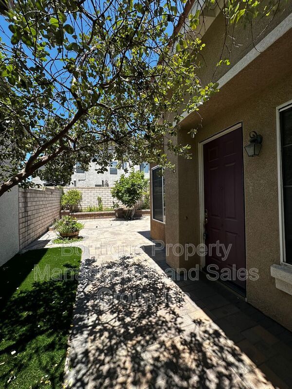 Foto del edificio - 1455 E Holcomb Pl