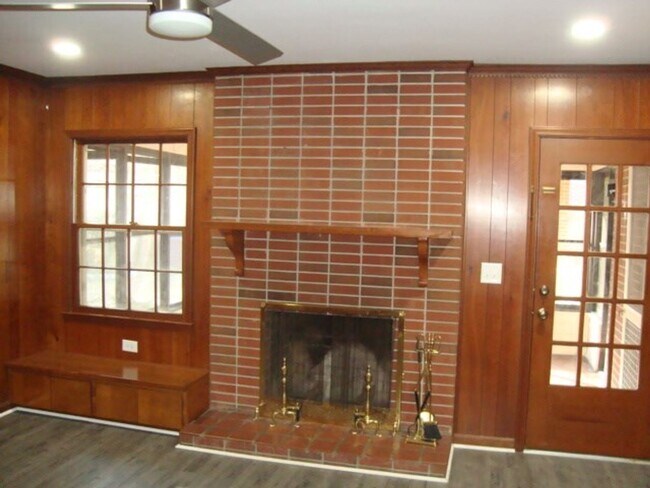 Foto del edificio - 4 Bedroom/ 2 Bathroom available to Rent!!!