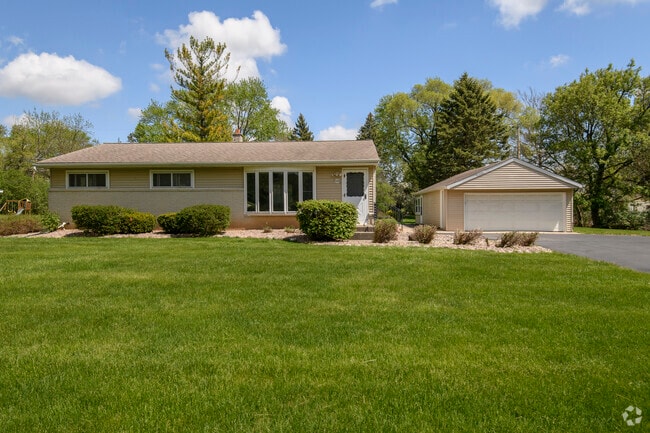 Building Photo - W149N6158 Pocahontas Dr