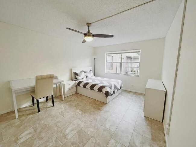Foto del edificio - 7080 Nova Dr