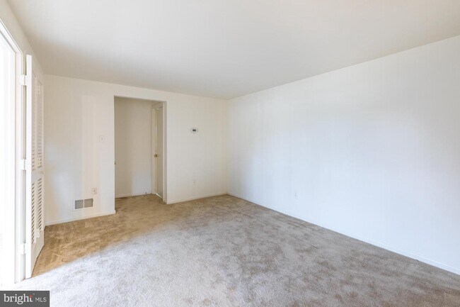 Foto del edificio - 10118 Dundalk St