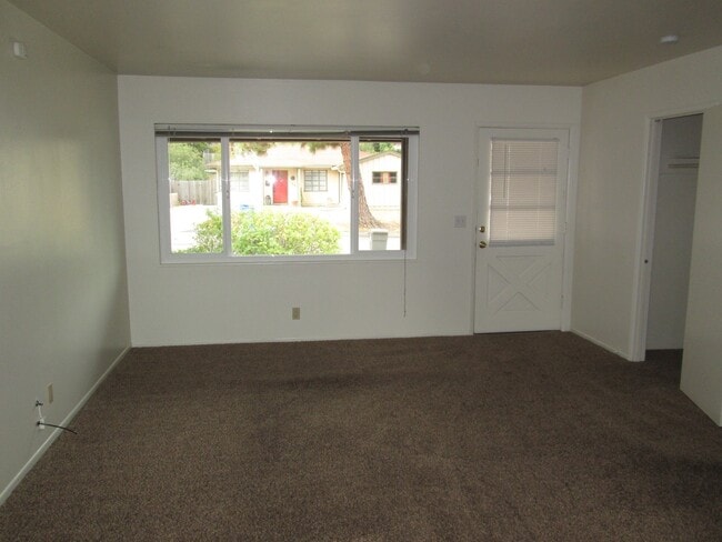 Building Photo - 156 Ramona Dr