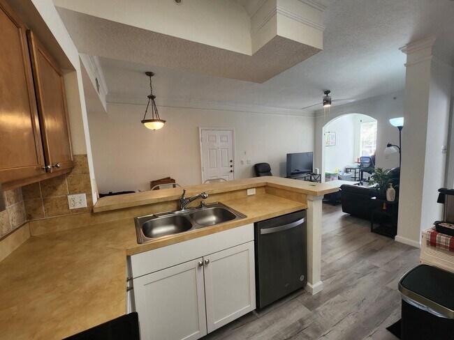 Foto del edificio - 2103 Myrtlewood Cir E
