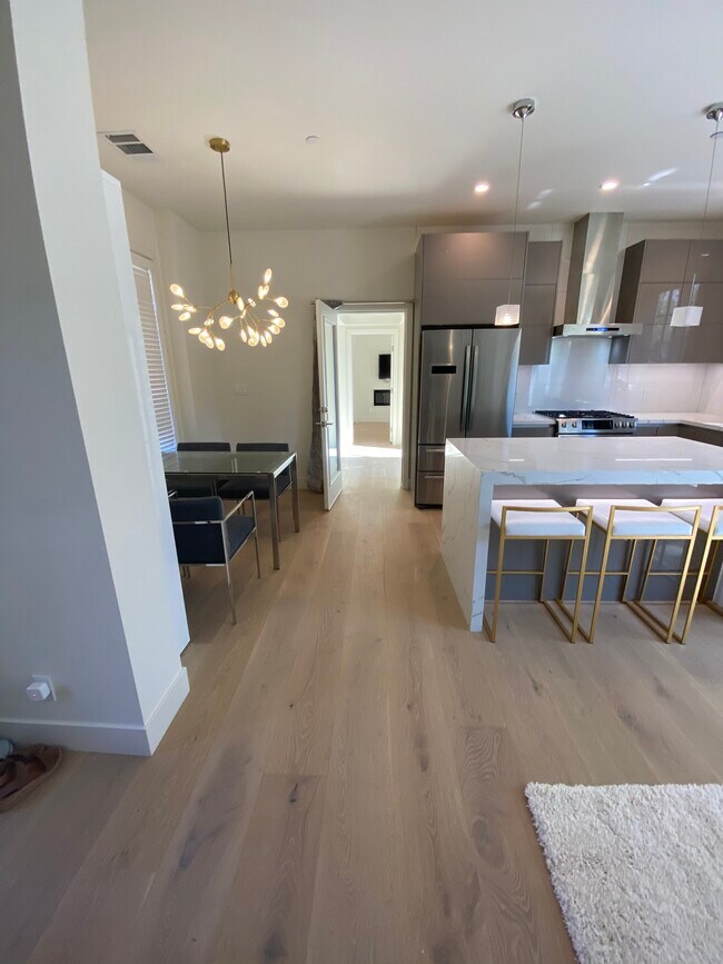 Corredor que conduce al salón familiar. - 434 Knoll Dr