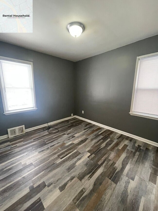 Building Photo - Classic Charm Meets Modern Comfort- $1400