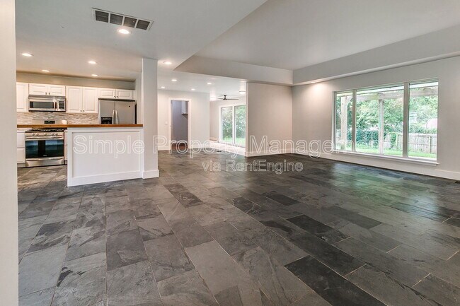 Foto del edificio - 616 E 9th St