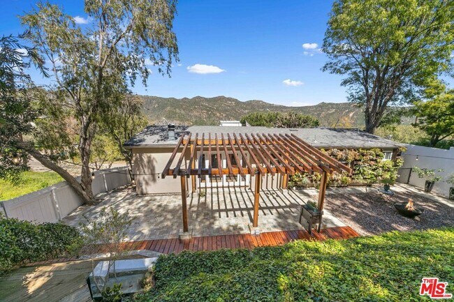 Foto del edificio - 26322 Fairside Rd