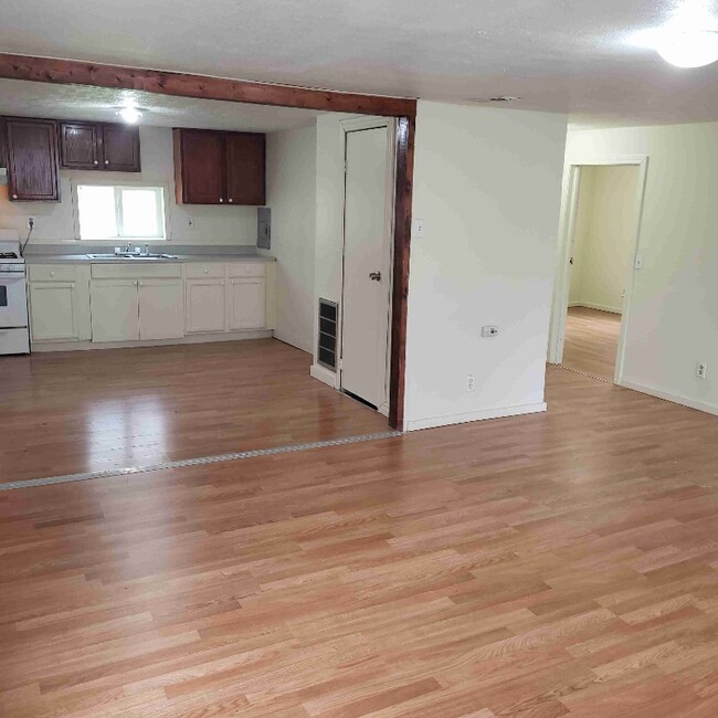 Building Photo - 421 N Crystal Ave