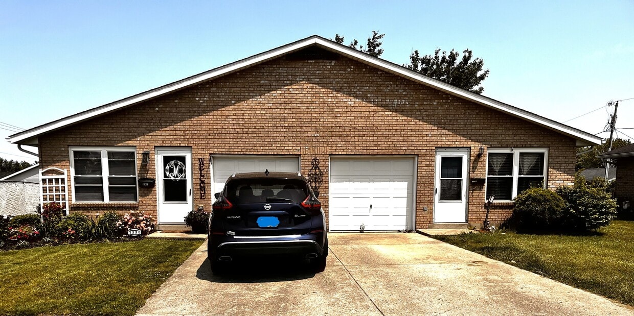 Primary Photo - 1335 Seneca Dr