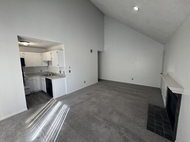 Building Photo - Upstairs 2 bedroom, 1 bathroom apartment with River views.
