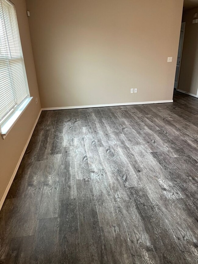 Building Photo - Three Bedroom Home Available for Lease in ...