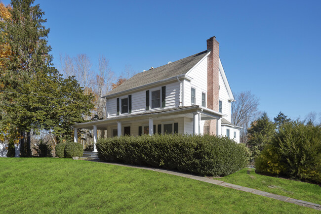 Building Photo - 444 White Oak Shade Rd