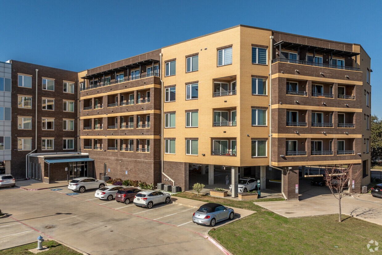 Primary Photo - 1220 W Trinity Mills Rd