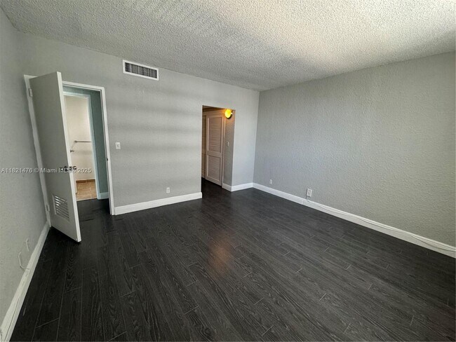 Foto del edificio - 4001 S Ocean Dr