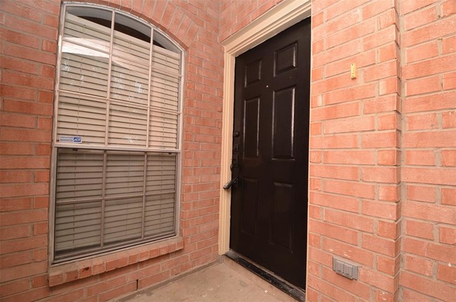 Foto del edificio - 2710 Grants Lake Blvd