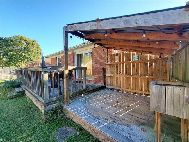Building Photo - 1511 Linden Ave
