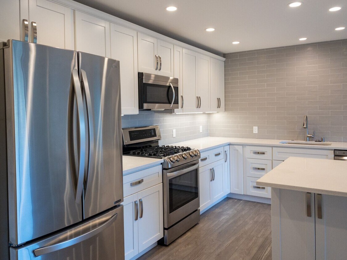 Foto principal - 988 Meadowsweet Dr