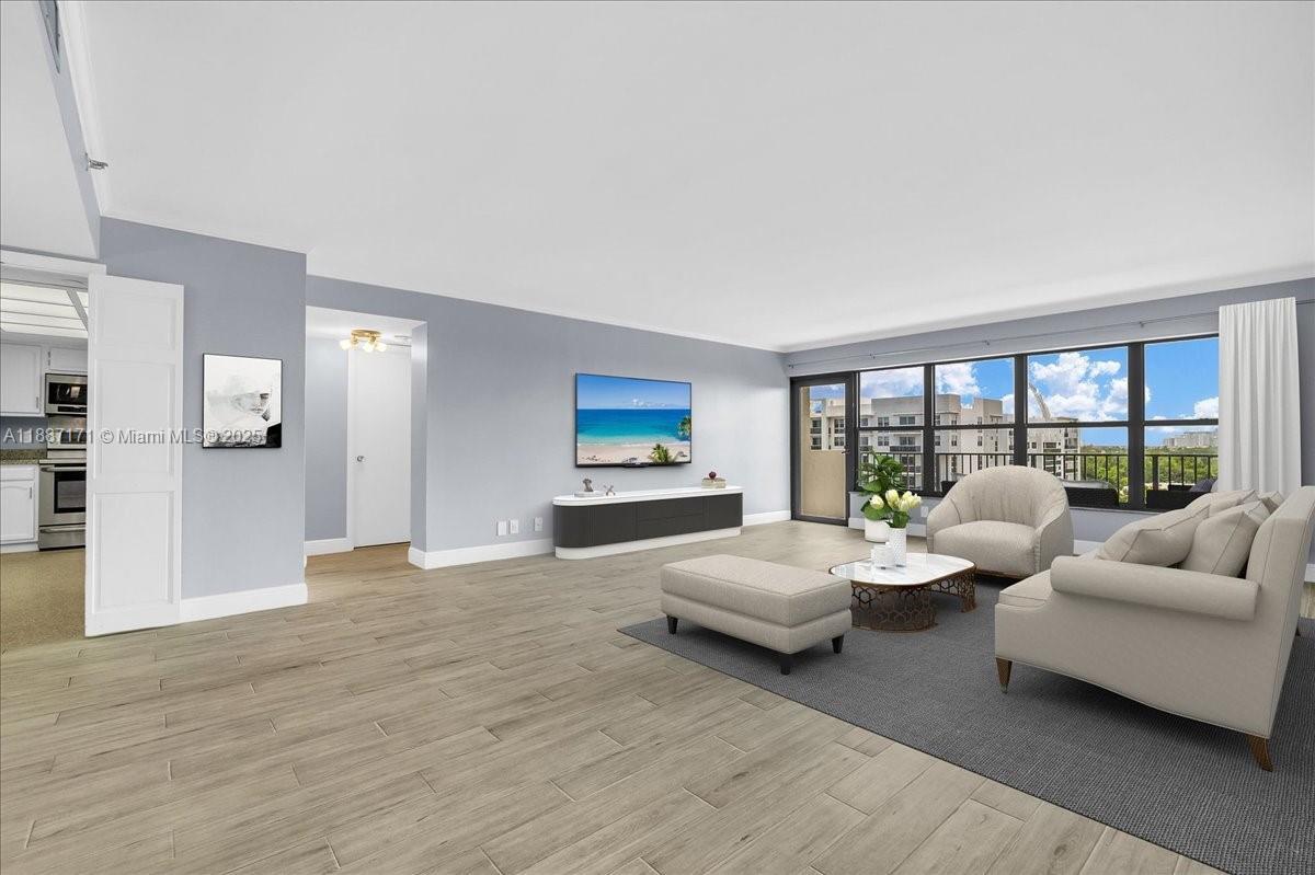 Foto principal - 3200 Port Royale Dr N