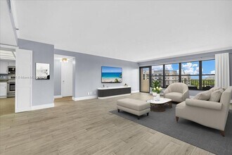 Building Photo - 3200 Port Royale Dr N