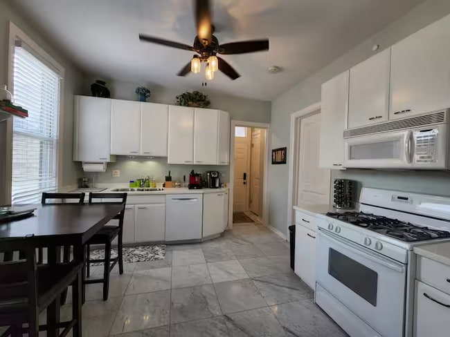 Building Photo - 3729 N Seminary Ave