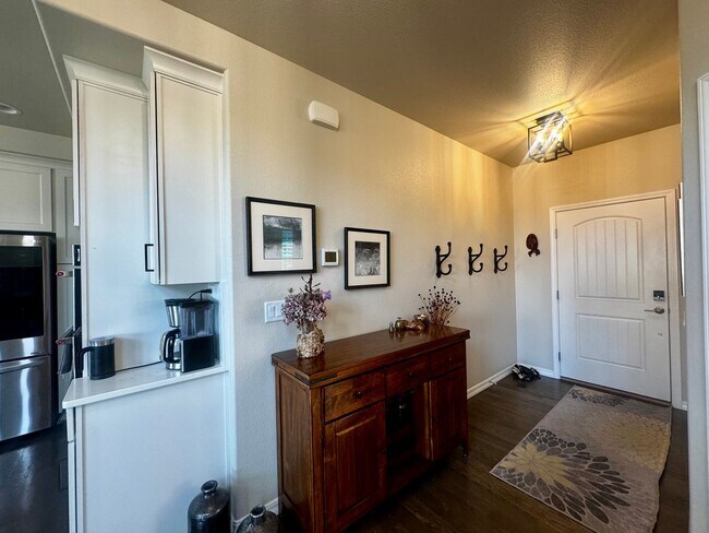 Foto del edificio - Stunning 5 Bedroom Home in Cordera with access to Community center with pool