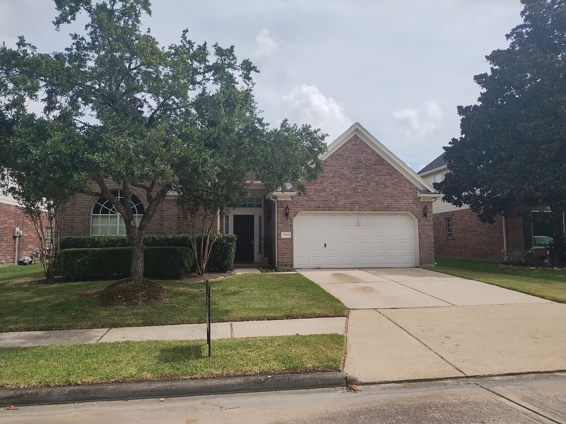 Primary Photo - 11111 Sprucedale Ct