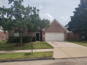 Building Photo - 11111 Sprucedale Ct