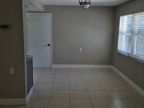 Building Photo - 5311 Luna Vista Dr