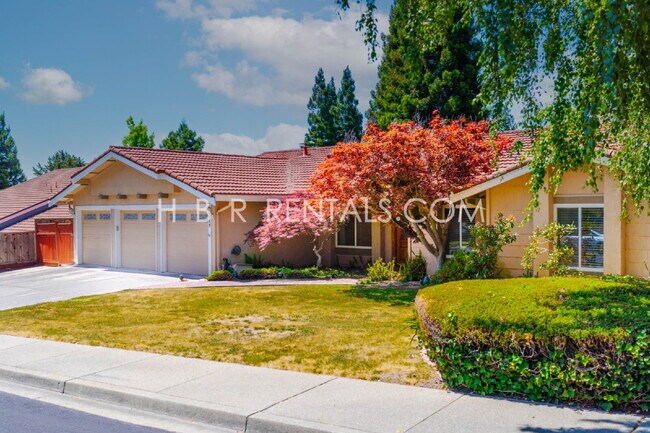 Building Photo - Charming 4-Bed with 3 Baths & Cozy Firepla...