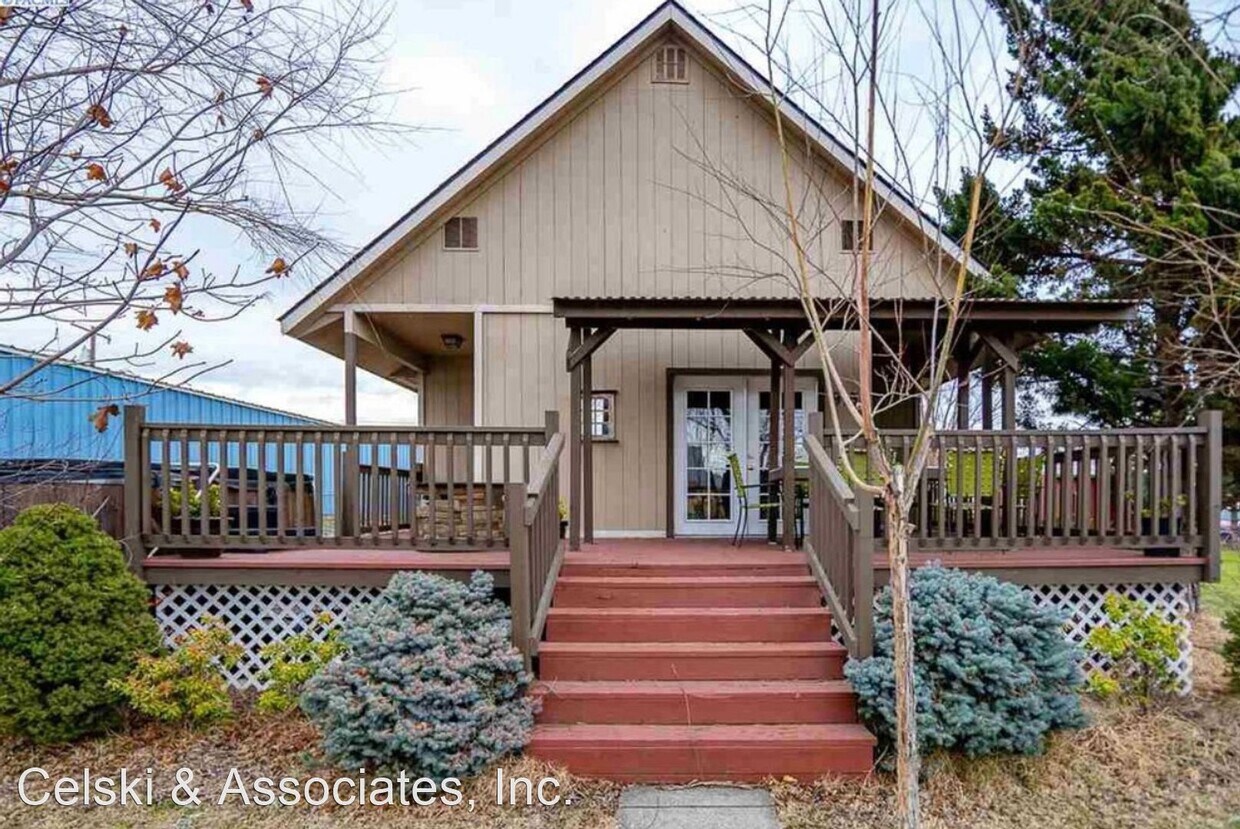 Primary Photo - 4 br, 3 bath House - 915 S 10th Ave