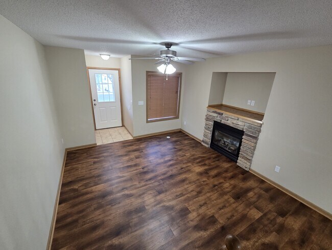 Foto del edificio - 408 Cedar Pl