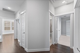 Building Photo - 817 Kamano Ave
