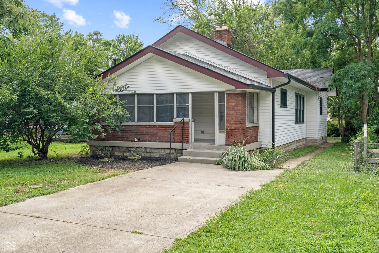 Primary Photo - 5845 Julian Ave