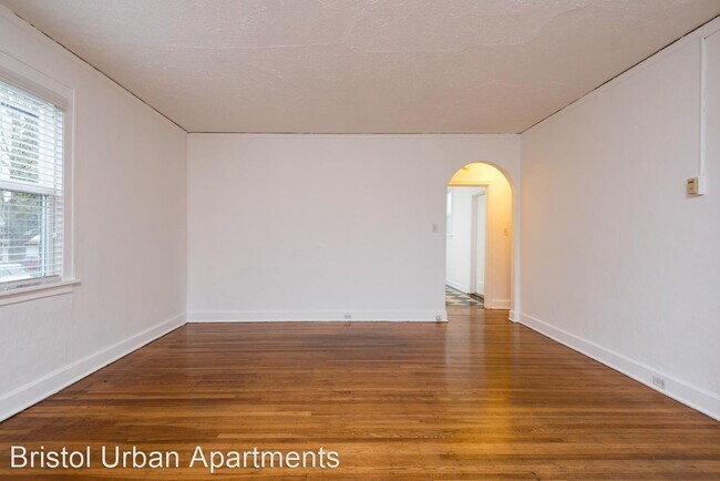 Building Photo - 818 NE 23rd Ave