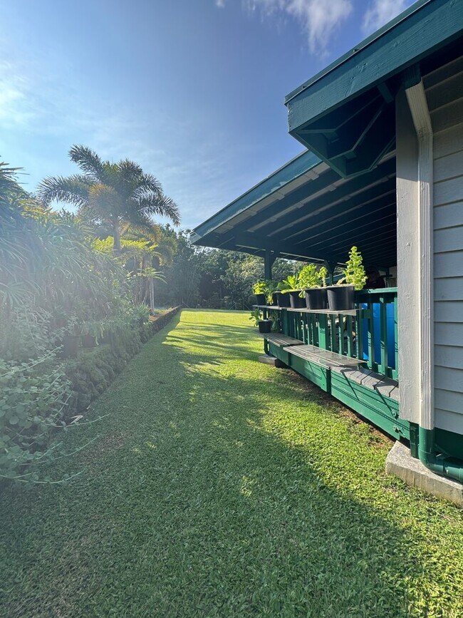 Foto del edificio - Fully Furnished- All Utilities Included- 3 Bedroom/ 2.5 Bath