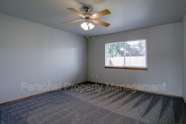 Building Photo - 10114 NE 75th Way