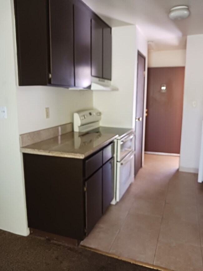 Building Photo - 400 S Saliman Rd