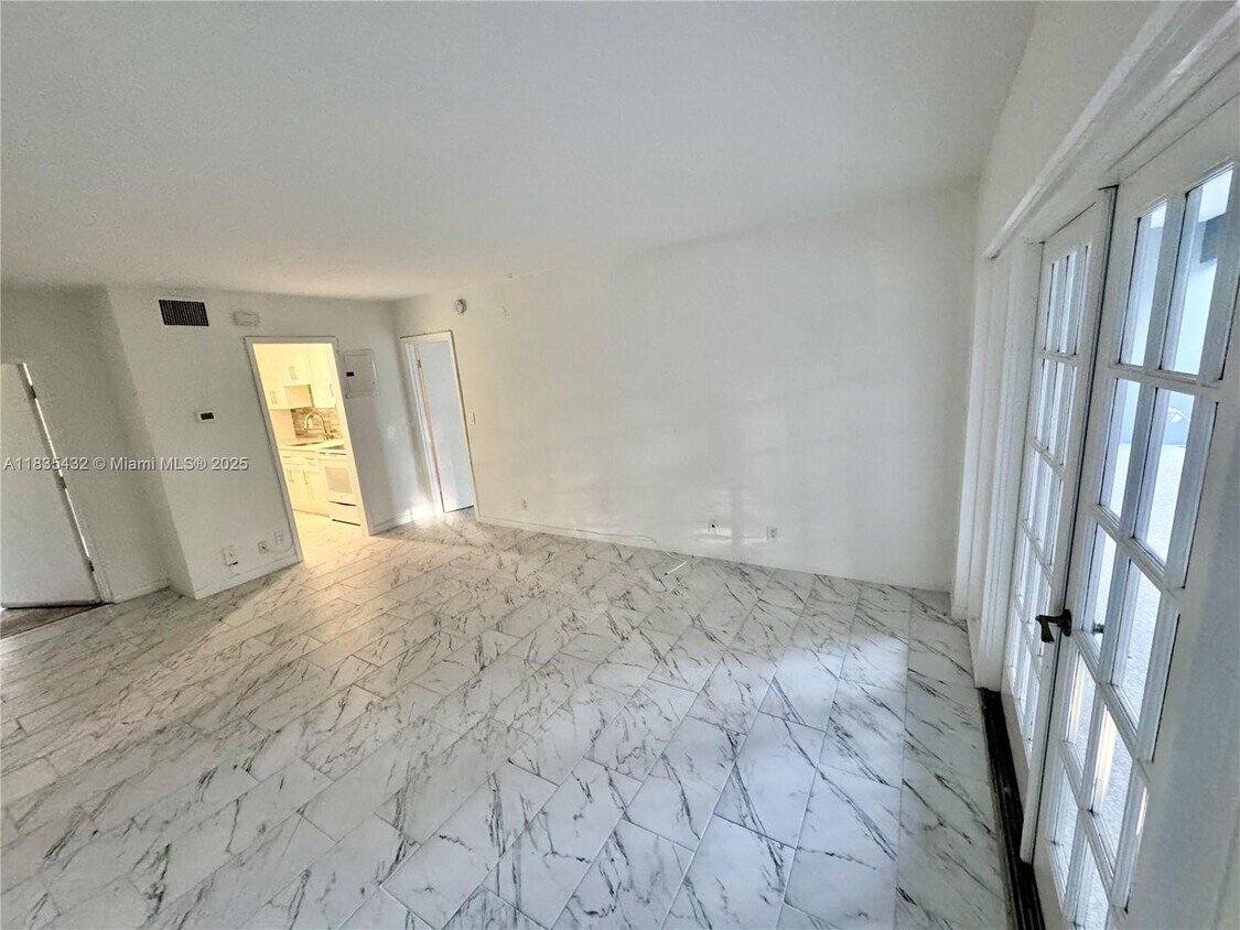 Foto del edificio - 2420 SE 17th St