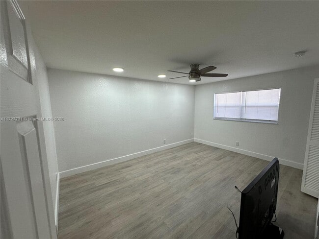 Building Photo - 6201 N Falls Cir Dr