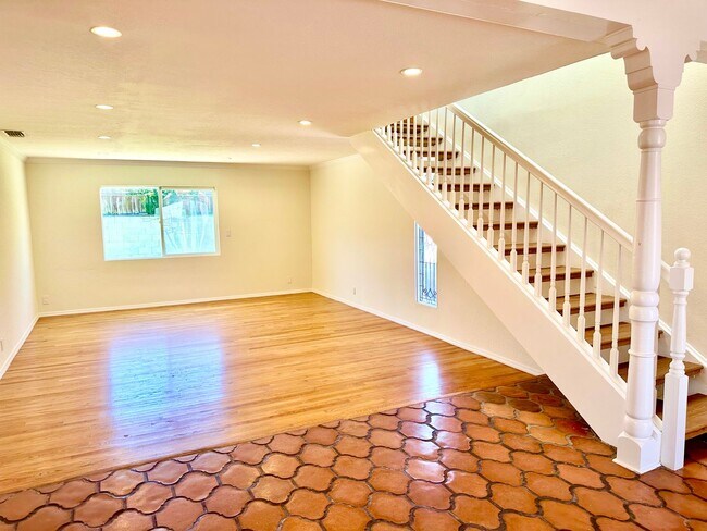 Foto del edificio - 7519 Midfield Ave