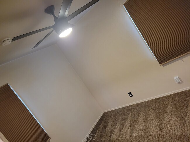 Building Photo - 2042 W 103rd Plz