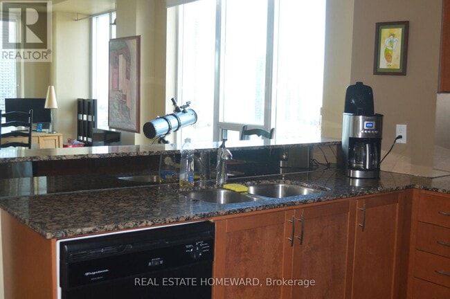 Building Photo - 2121 Lake Shore Blvd W