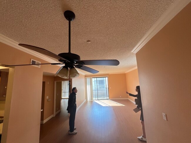 Building Photo - 533 S St Andrews Pl