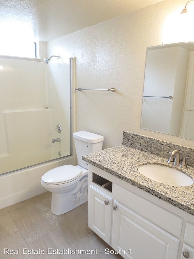 Building Photo - 505 Avenida Victoria